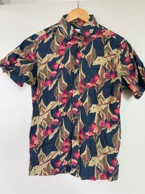 Men's Floral Short-Sleeve Button-Down Shirt in Navy with Pink Accents